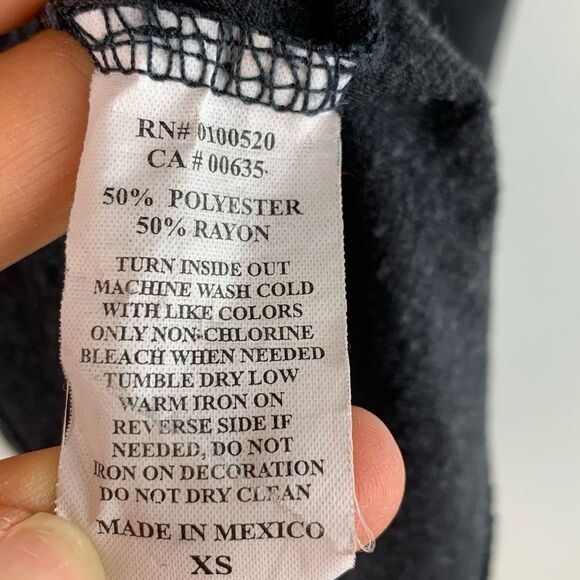 Disney women’s gray short sleeve graphic T-shirt The lion king Hakuna Matata xs - Picture 5 of 6